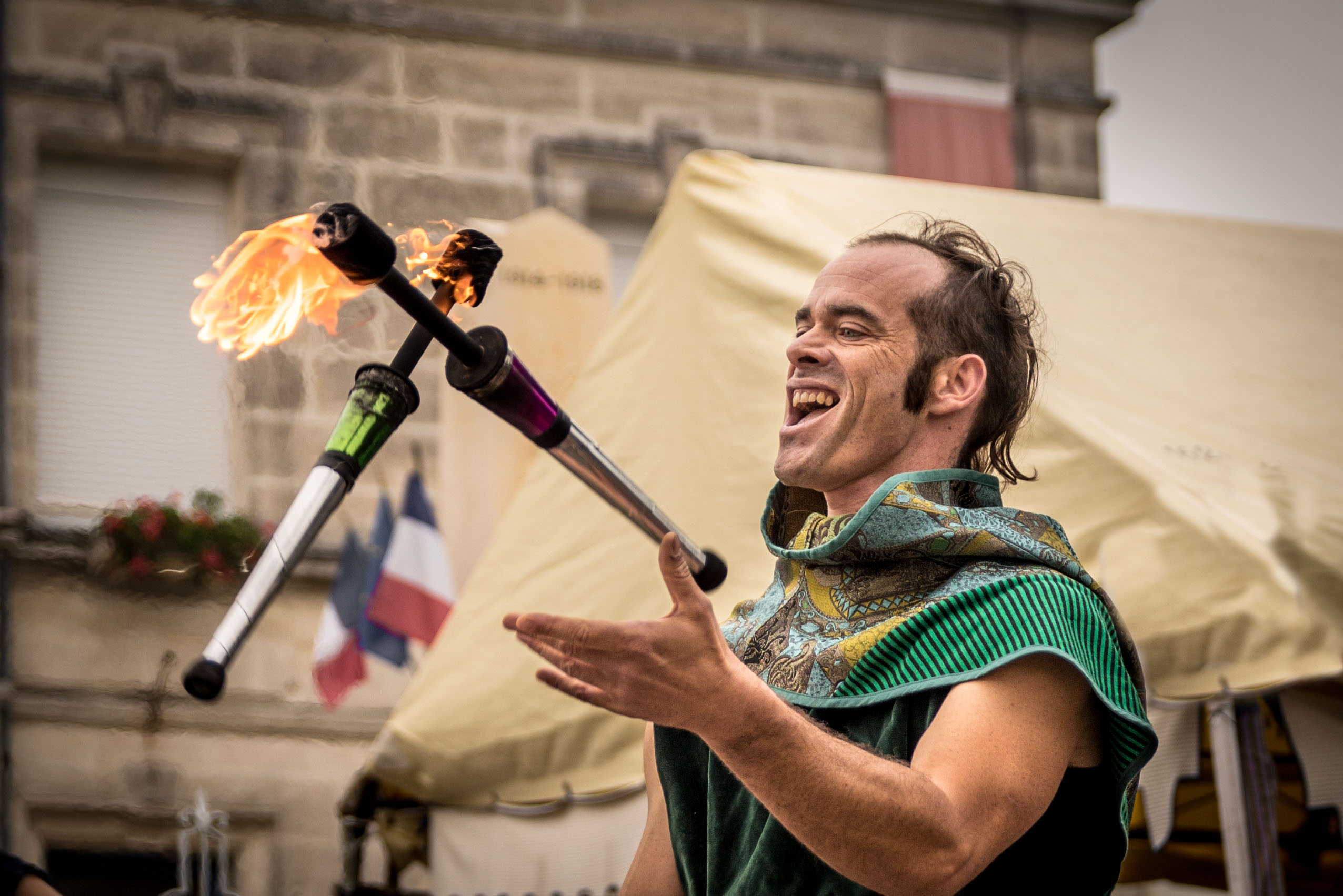 Jongleur avec des torches enflammées cirkonflex