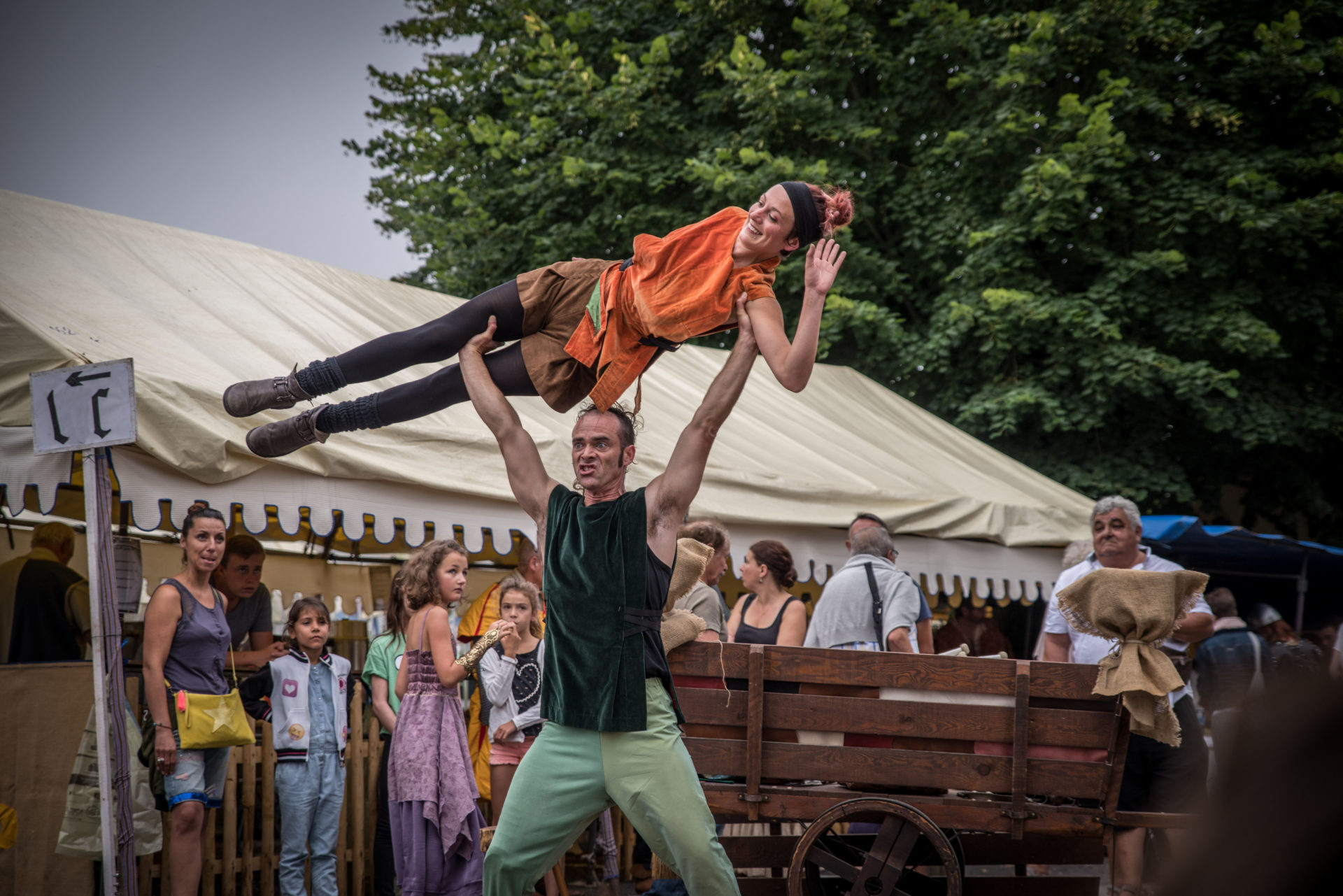 Duo de saltimbanques porté acrobatique cirkonflex