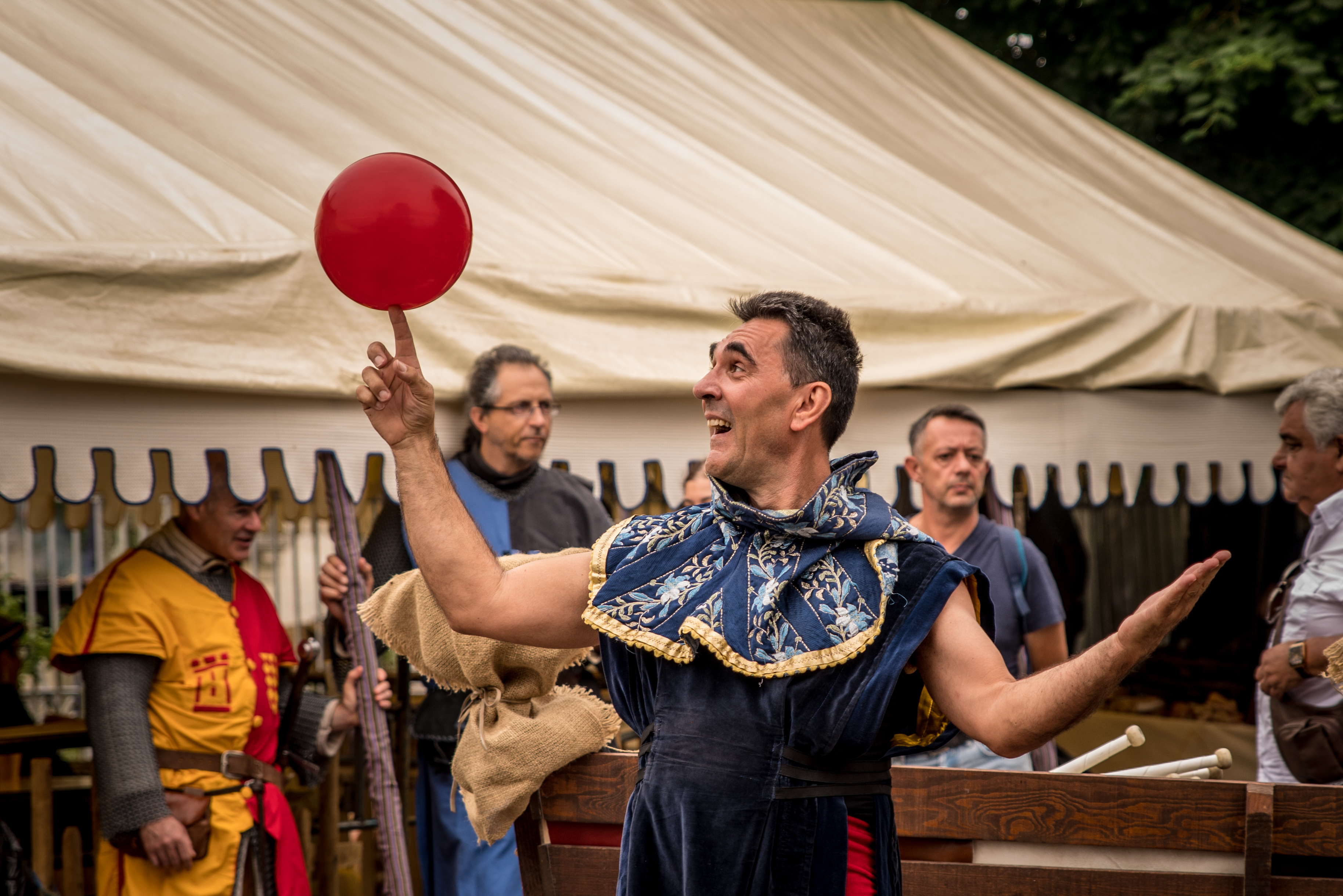 Saltimbanque avec un ballon cirkonflex